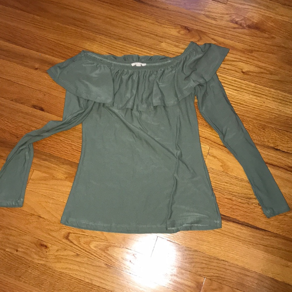 Off shoulders top Small brand neww